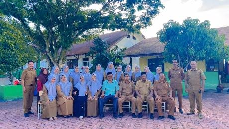 Pengawas Pembina Hadiri Rapat Kerja SMA Negeri 1 Bubon dalam Penyusunan Program Kerja Tahun Pelajara